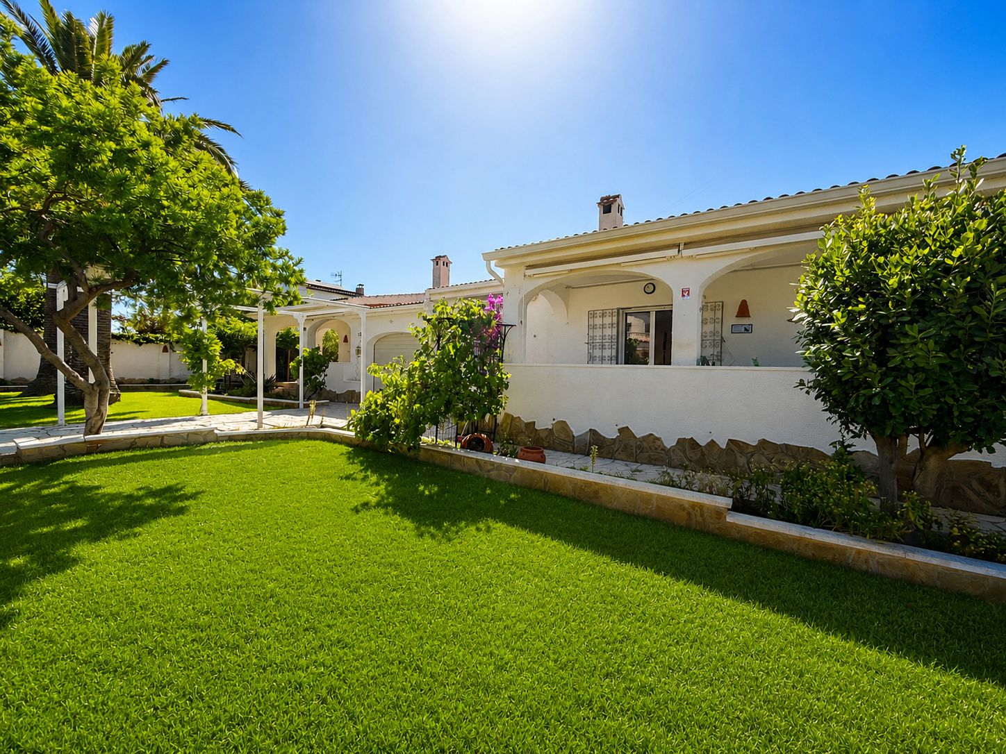 Villa Individuelle avec Deux Maisons - Opportunité d'Investissement dans la Zone de Plage - Image 6